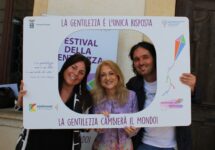 Luca Nardi e Donata Dileo del Consiglio Direttivo di Cor et Amor insieme a Maria Cristina Franco